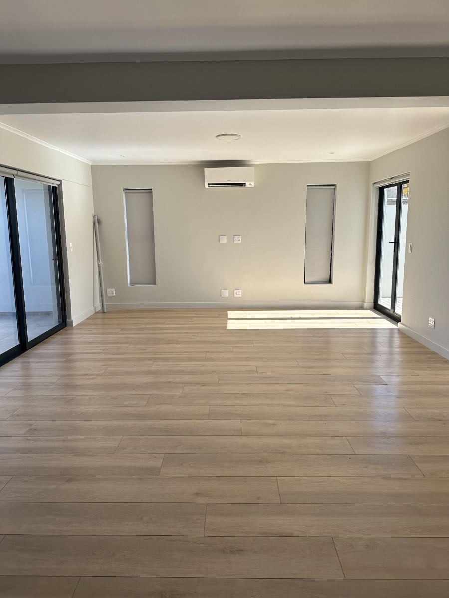 3 Bedroom Property for Sale in Lemoenkloof Western Cape